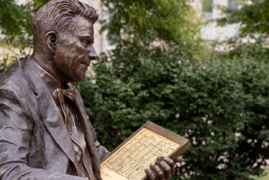 US university unveils statue of paedophile collaborator Alfred Kinsey