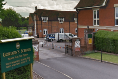 Top school to allow boys to board with girls